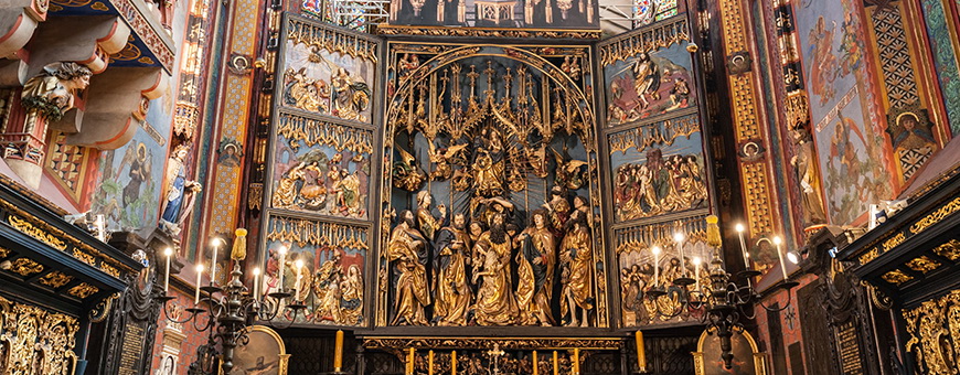 pięknie wyrzeźbiony ołtarz w kościele Mariackim, wykonany przez Wita Stwosza